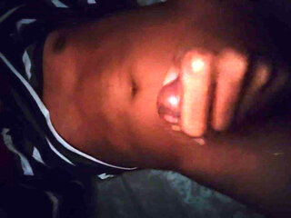 Squirting the trunk at night in the room 