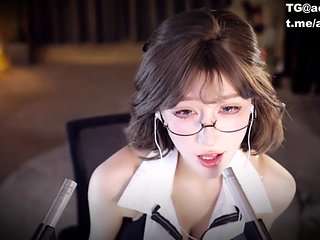 Zhang Ailings ASMR Douyu limited kiss oral tone. For more benefits, please go to Telegram t.meaceasmr to see the full version.