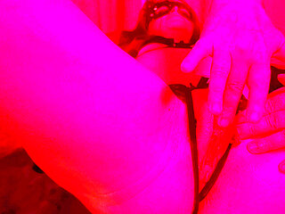 He fingers horny milf until she cums and squirts