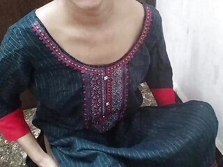 Uncle ne muze ghar pe bula kar jabar dasti pela