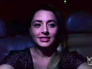Fudeu com todos que estavam na pra&ccedil_a do Dogging. Ela &eacute_ a verdadeira hotwife, a rainha do dogging. Casada muito safada, rosto angelical, fode com todos os machos pirocudos na pra&ccedil_a publica.