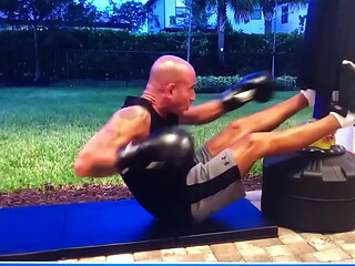 PORNSTAR MAXX LOADZ LOVES TO WORKOUT