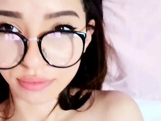 Solo Webcam Girl Simulates Sex with JOI
