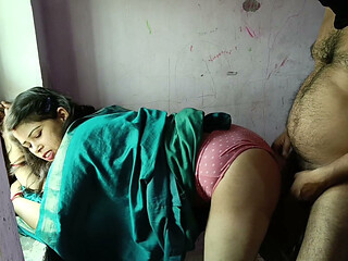 Are There No More Rooms in the Hotel? I Have to Share a Bed with My Stepmother.