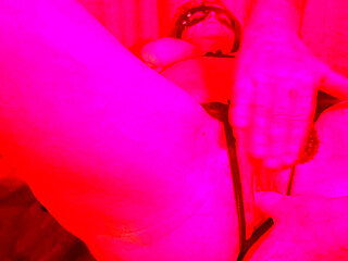 He Fingers Horny MILF Until She Cums and Squirts