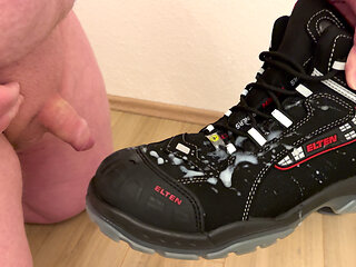 Quick jerk off on my new work shoes