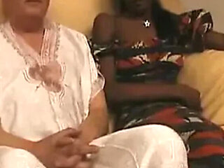 Best Blowjob Gangbang: Amy Loft Takes Double Penetration & Cumshot from Black Guys