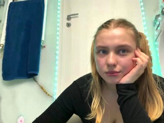 Jucielussie Changing outfits On webcam