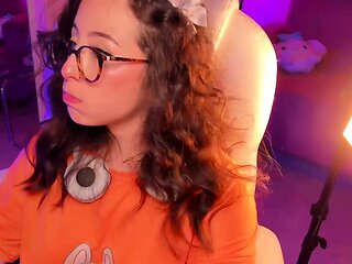 Hot brunette from squirt masturbating on webcam