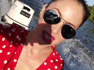 I Flash My Sexy Body on the Boat Ride with My Friends