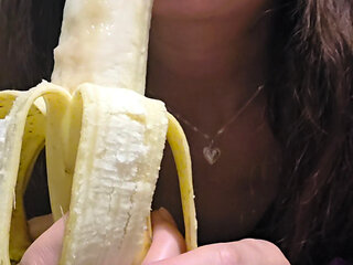 This is how to suck a banana erotically