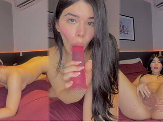 Egirl trans shows her moves on her bed