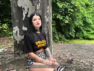 A Date with Altgirl Ended with Hard Sex and a Deep Blowjob in an Abandoned Place