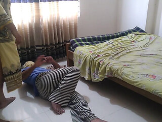 18y Old Workman Was Cleaning the House When 55-year-old Lady Boss Came & Fuck Him Roughly (desi Jabardasti Choda Chdi)