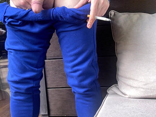 Amateur Guy Pissing in a Glass in Front of His Flatmate