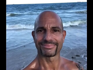 THE HAPPY BEACH BODY PORNSTAR MAXXX LOADZ