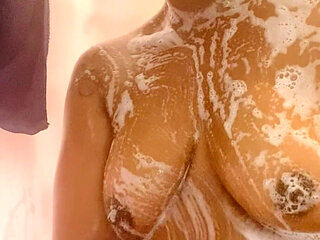 Come Take a Shower with Peachy