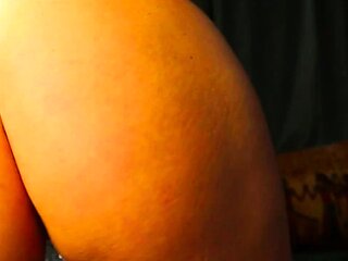 Close up MILF masturbation