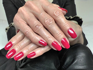 Red Fingernail Day, Lady Victoria Valente