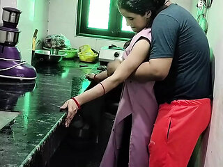 Muslim naukrani ko kichen me hi pakad ke bur me land daal diya