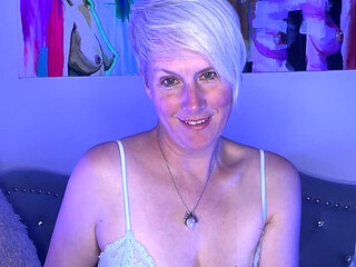 I Can't Sleep So StepMommy Gave Me A Good JOI