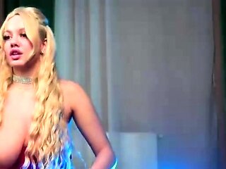 Blonde babe Lesley Solo in the Backyard