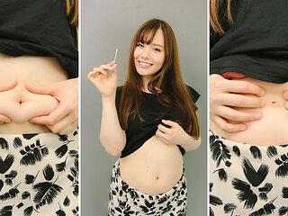 Kotona Hirakawa Fingers Her Smelly Navel While Giggling on Cam