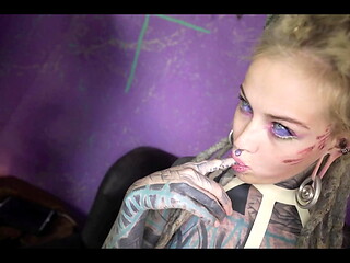 Tatted babe is desperate for deep anal stuffing to squirt