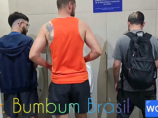 MACHOS FAZENDO SEXO EM BANHEIROS P&Uacute_BLICOS
