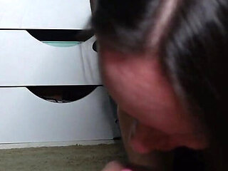 Giantess Queen Descends