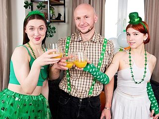 Ffm smut with marvelous Miss Sunset and Caren Hayes from Club Sweethearts