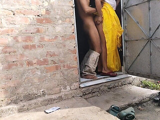 Indian Housewife Outdoor Fucking with Neighbour Brother in Law