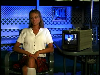 Hot blonde showing her capabilities