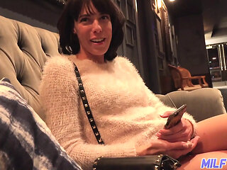 Skinny single mom Lexi Foxy fucks younger guy in Las Vegas