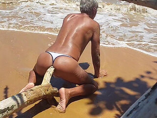 Ladysilva full of horny on the beach comes fuck my hot ass