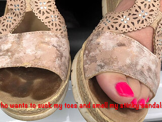 Mrs Mature Feet out in the sun