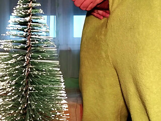 Big Dick Grinch cumming a lot