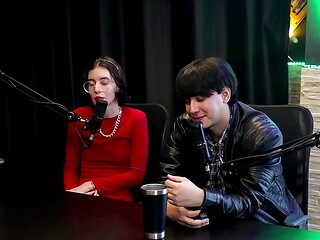 Se quer dar, facilite! Teve um perseguidor, recebeu nudes, foi morar com ela e viraram namorados - Yastrixx &amp_ Dixon (WATCH ON: SHEER/RED)