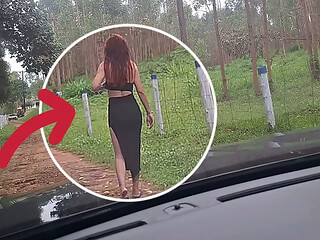 flash de pau para uma garota no carro!