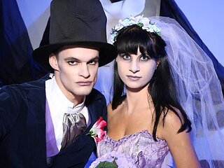 Gorgeous fit mom with nice shaved pussy Vanessa Suizi likes quick sex