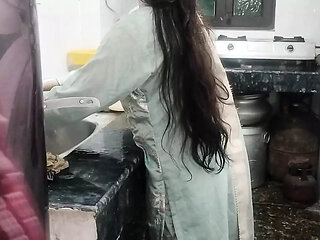 Sister in law ko kichen me piche se pakad ke pel diya