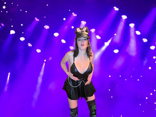 Woof I like to see you WOOF AHHH Suzy Wylde is dancing for you again