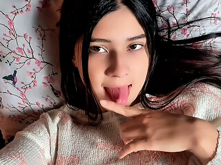 Colombiana se masturba y muestra Sus grandes Tetas