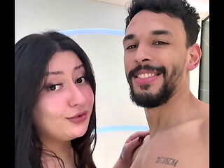Acabei de ter um encontro com um seguidor que quis gravar e disse que vai entrar para a produ&ccedil_&atilde_o de conte&uacute_do, comecei a chupar ele e ele durou exatos 1 minuto e 30 segundos com a minha boca m&aacute_gica