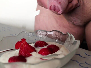 Strawbeerries with Cum Creme