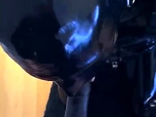 Strapon femdom fetish