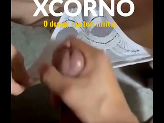 Novo desejo do meu corno, todo dia algu&eacute_m tem que gozar na minha calcinha pra eu chegar em casa