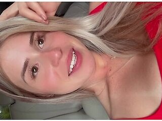 Com A Bucetinha Escorrendo Loira Safada Se Masturba Ate Gozar