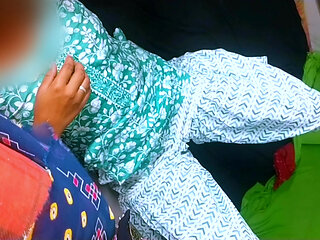 Desi Village Hot girlfriend First Night Sex MMS, Newly married Beautiful couple Honeymoon Sex