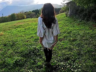 I walk and strip naked in the middle of nature and the neighbors see me!